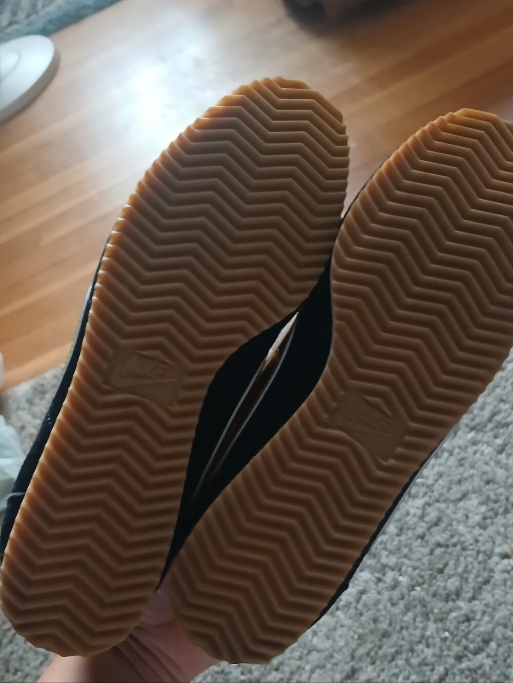 Nikes Size 7.5 - Picture 4 of 5